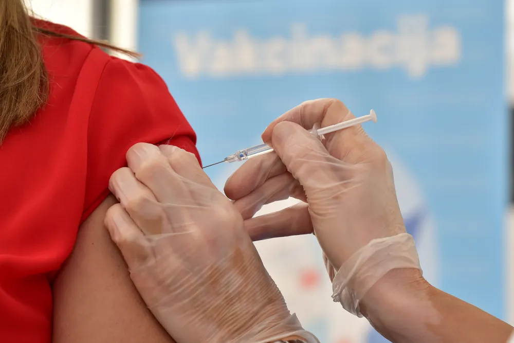 Урсула фон дер Лаjен: Циљ испуњен, вакцинисано 70 одсто одраслих особа