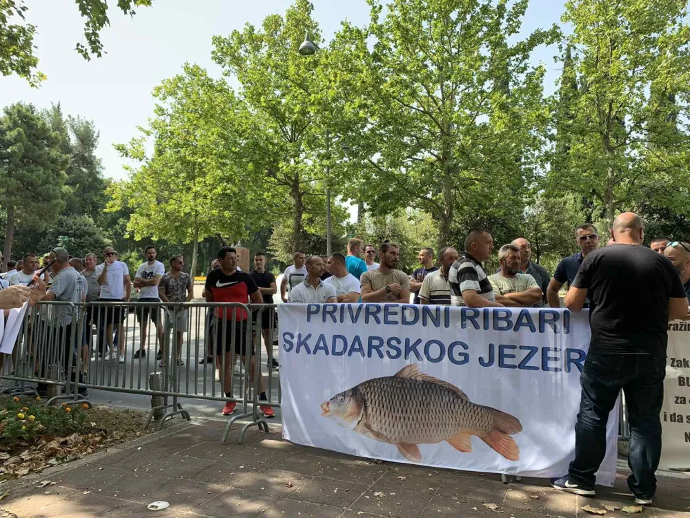 (ВИДЕО) Протест рибара у Подгорици: Траже измјену Закона о националним парковима