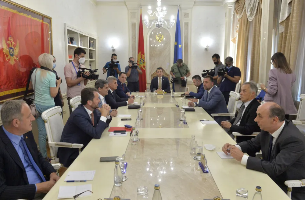 Дијалог власти и опозиције у септембру