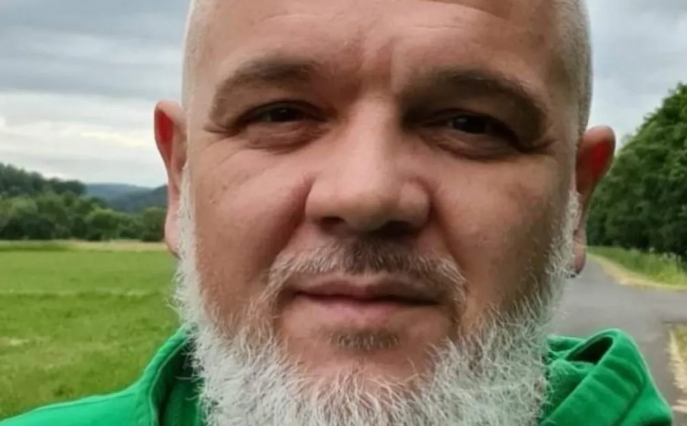 Србија: Изрешетан уредник "Сјеничких новина", обавијештена полиција ЦГ због потраге за осумњиченим