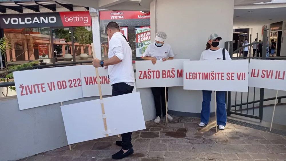 Протест угоститеља у Подгорици: "Сви или нико", "Зашто баш ми"
