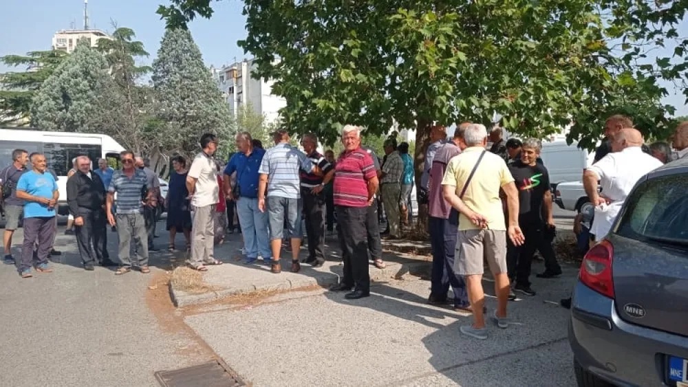 Бивши радници Градског саобраћаја од Владе траже да им се врати земљиште