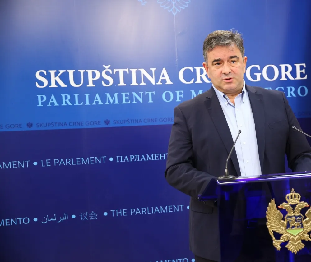 Медојевић одговорио Глосарију: Лако вам се играти и спрдати са овом Кривом Владом