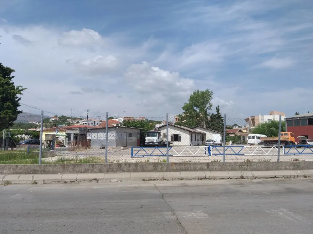 N&euml; Ulqin si pasoj&euml; e numrit t&euml; madh t&euml; turist&euml;ve: Uzurpim i theksuar i hap&euml;sirave publike