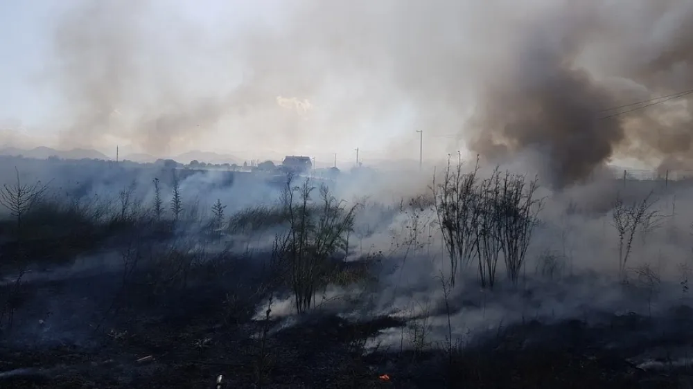 Ватрогасци ПГ: Током дана гасили пожаре и извлачили повријеђене из удеса