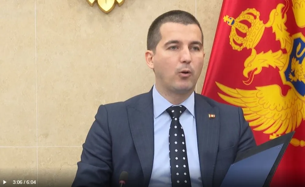 Бечић тражи процесуирање нападаче на новинаре