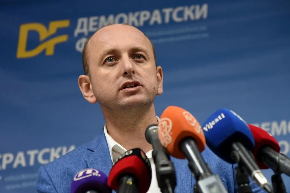 Кнежевић: Вељовић најављује "саоизацију" Црне Горе, ускоро одлука гдје ће бити устоличење митрополита