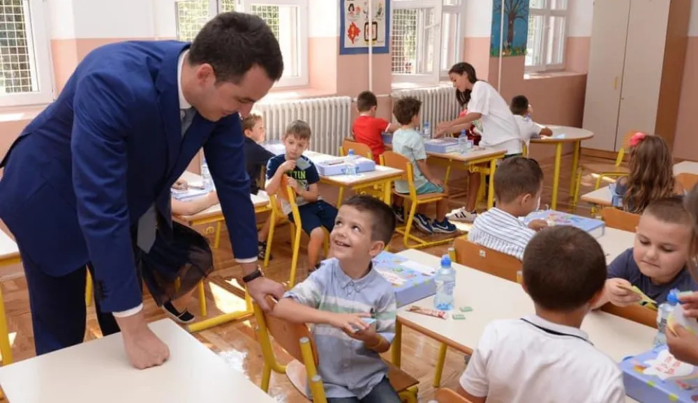 Главни град обезбиjедио средства за куповину школског прибора за све прваке