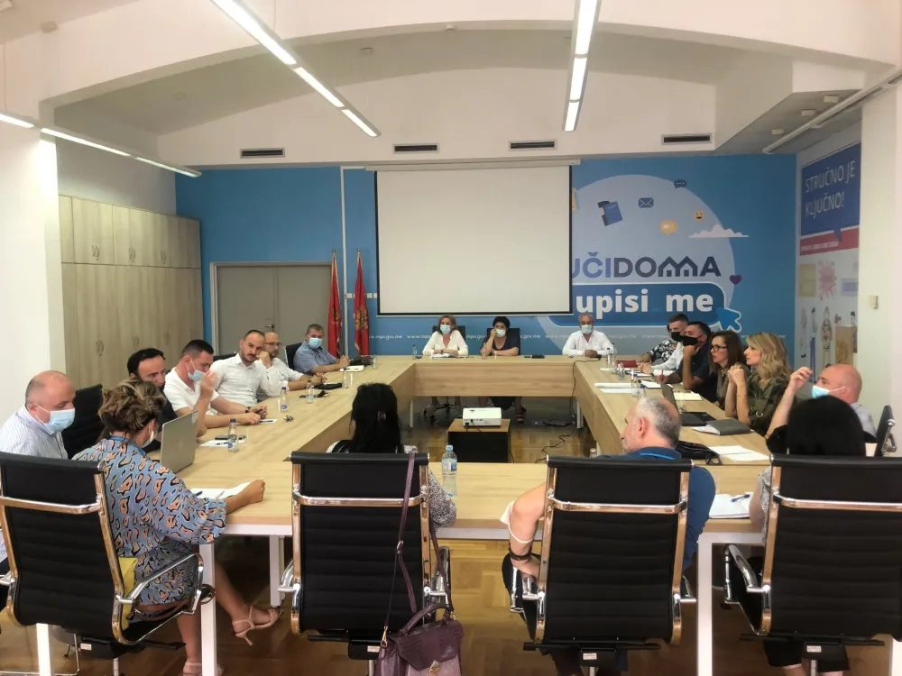 Радна група: Трајање школског часа 30 минута, што већи број часова и активности на отвореном