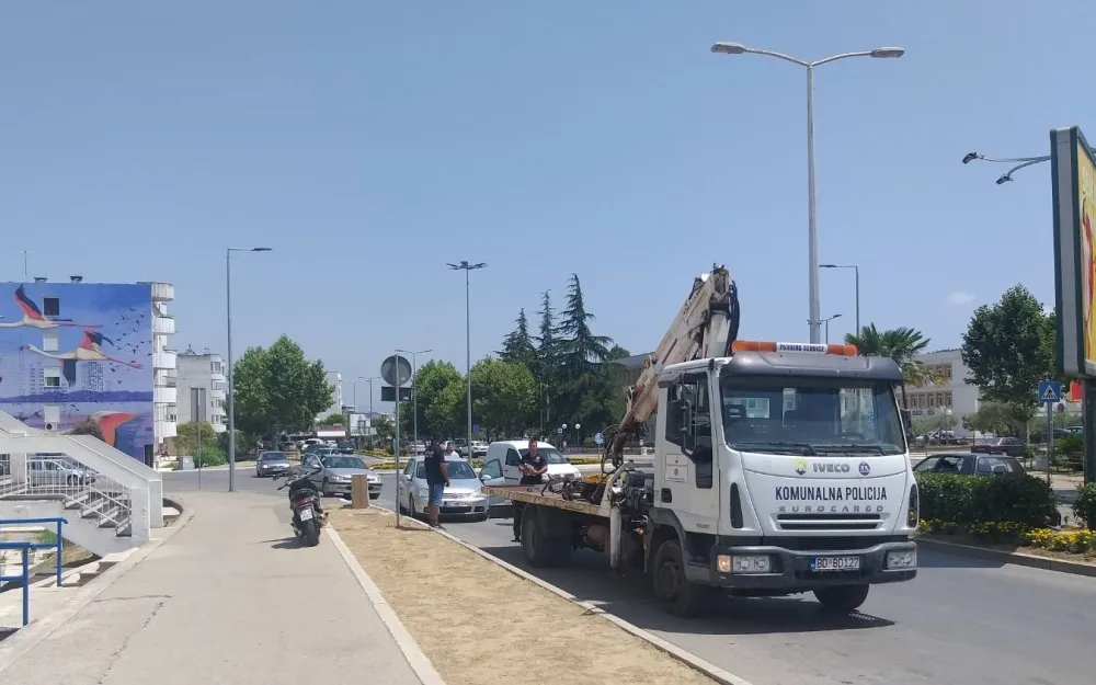 Чудан случај "паука": Диже возила у Улцињу, а паре иду у Будву