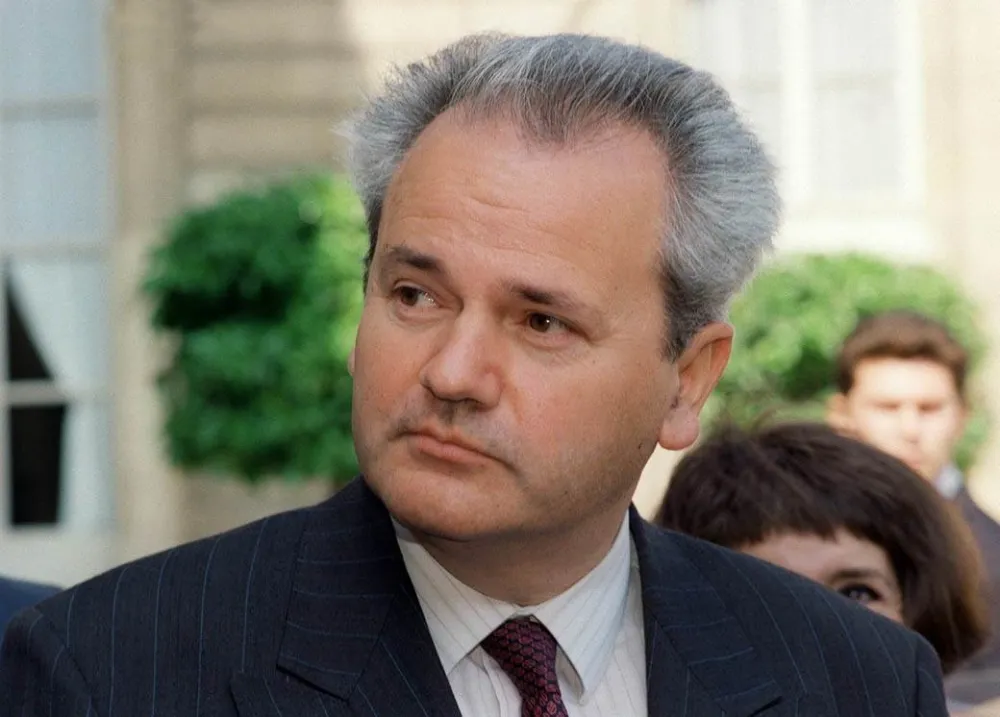 Када је Слободан Милошевић гостовао код Лери Кинга: Због овога устајем у овај некрштени сат?