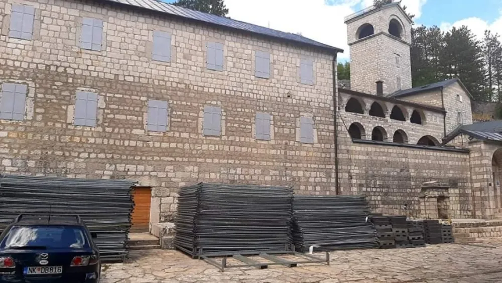 Комунална полиција Цетиње: Ограда не може бити постављена без одобрења Пријестонице