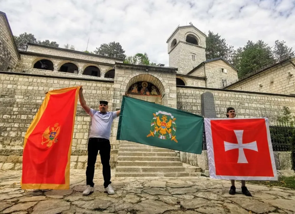 (ВИДЕО - ФОТО) Провоцирање монаха Цетињског манастира - мјера патриотизма?