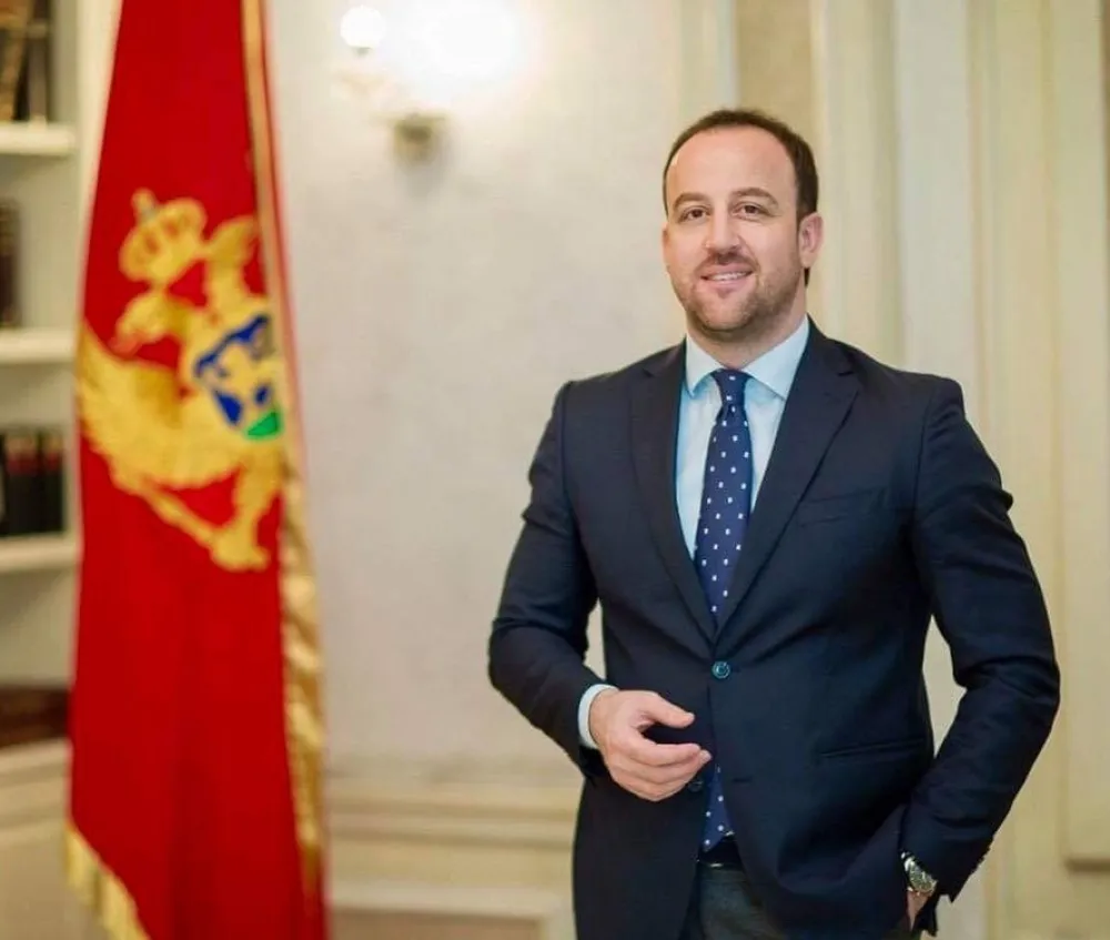 Николић: СПЦ и Влада имају још мало времена да се одлуче да ли су за мир и слогу