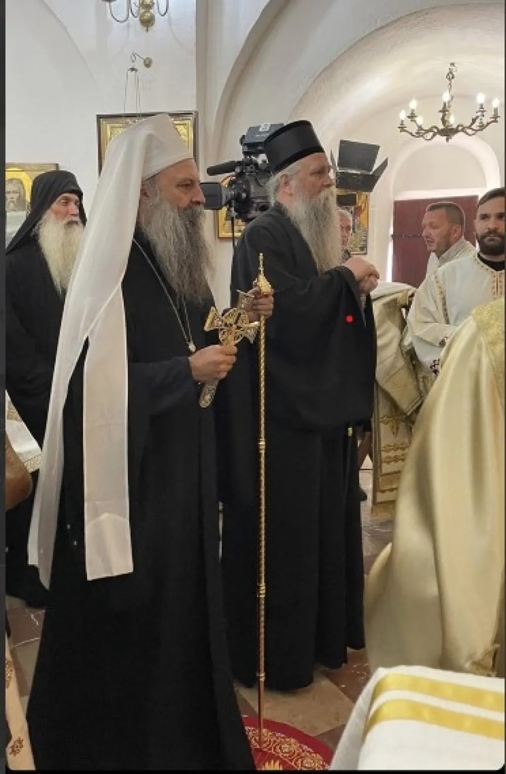 (ВИДЕО - ФОТО) Посљедња вијест: Патријарх Порфирије и митрополит Јоаникије стигли у Цетињски манастир, у току устоличење
