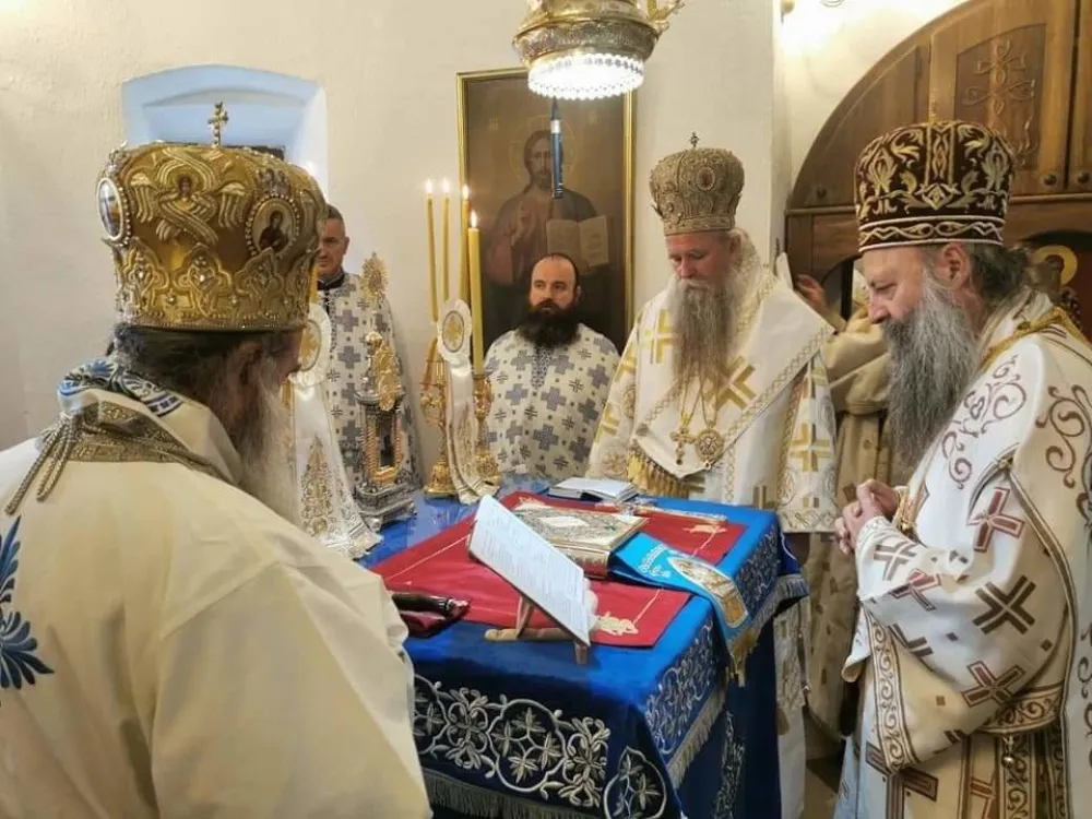 (ВИДЕО - ФОТО ГАЛЕРИЈА) На свим црквама у Црној Гори звоне звона у част устоличења митрополита