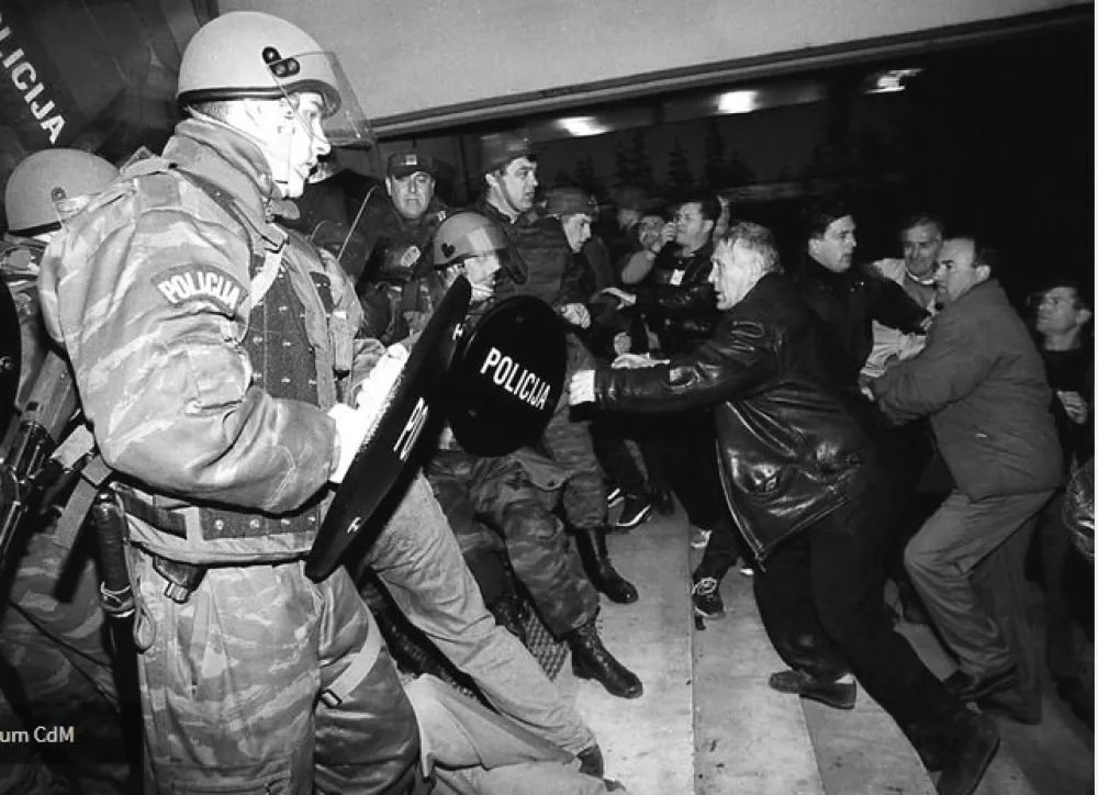(ФОТО ГАЛЕРИЈА) Подсјећање како је инаугурисан Мило Ђукановић 1998.
