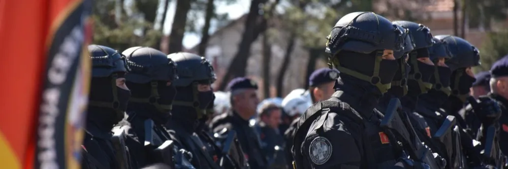 (ВИДЕО) Када је бог у питању и специјалци се крсте