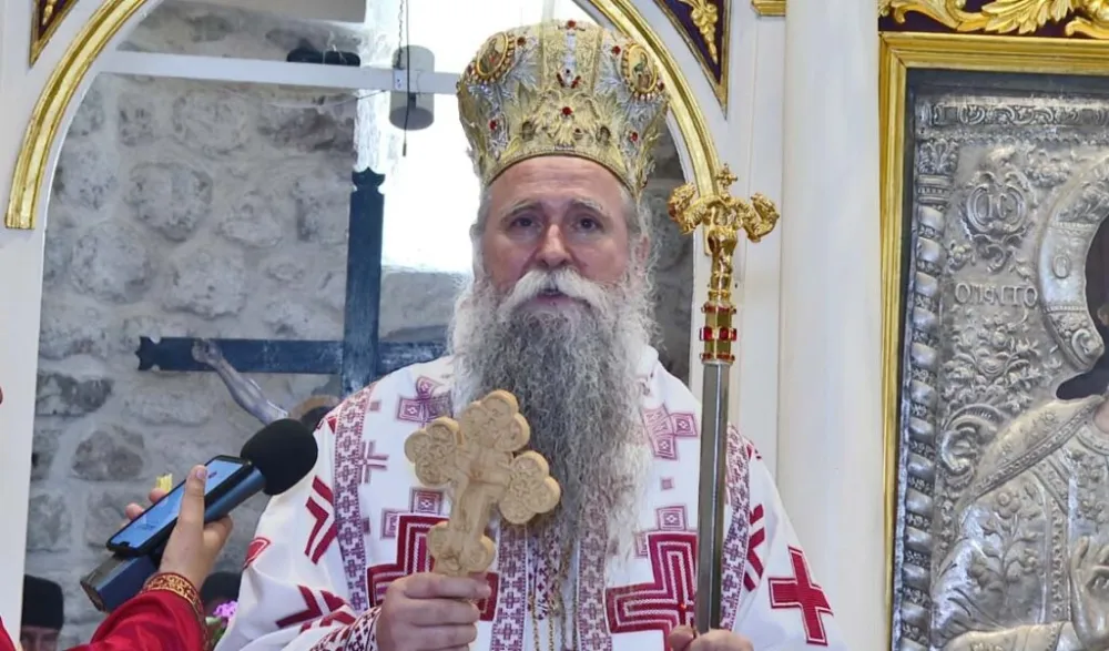 Митрополит Јоаникије: Лажу да сам се са панциром устоличавао