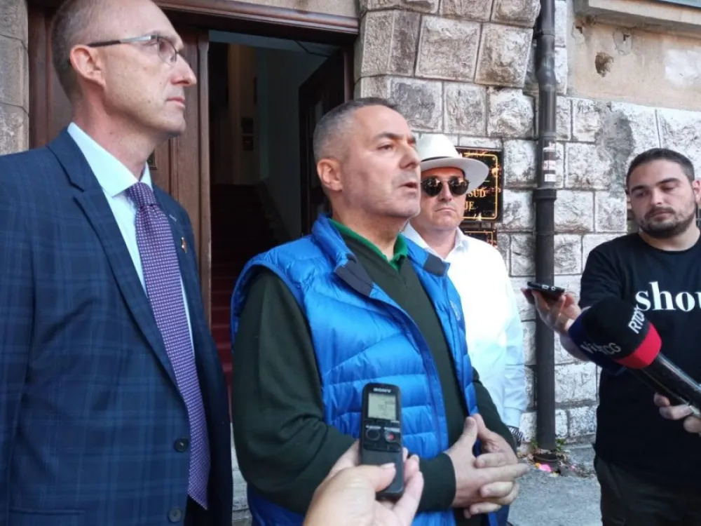 Вељовић пуштен да се брани са слободе: Политички прогон и освета Кривокапића и Абазовића