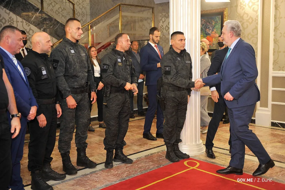 (ВИДЕО - ФОТО) Кривокапић се захвалио полицији на професионализму: Освјетлали сте образ Црној Гори