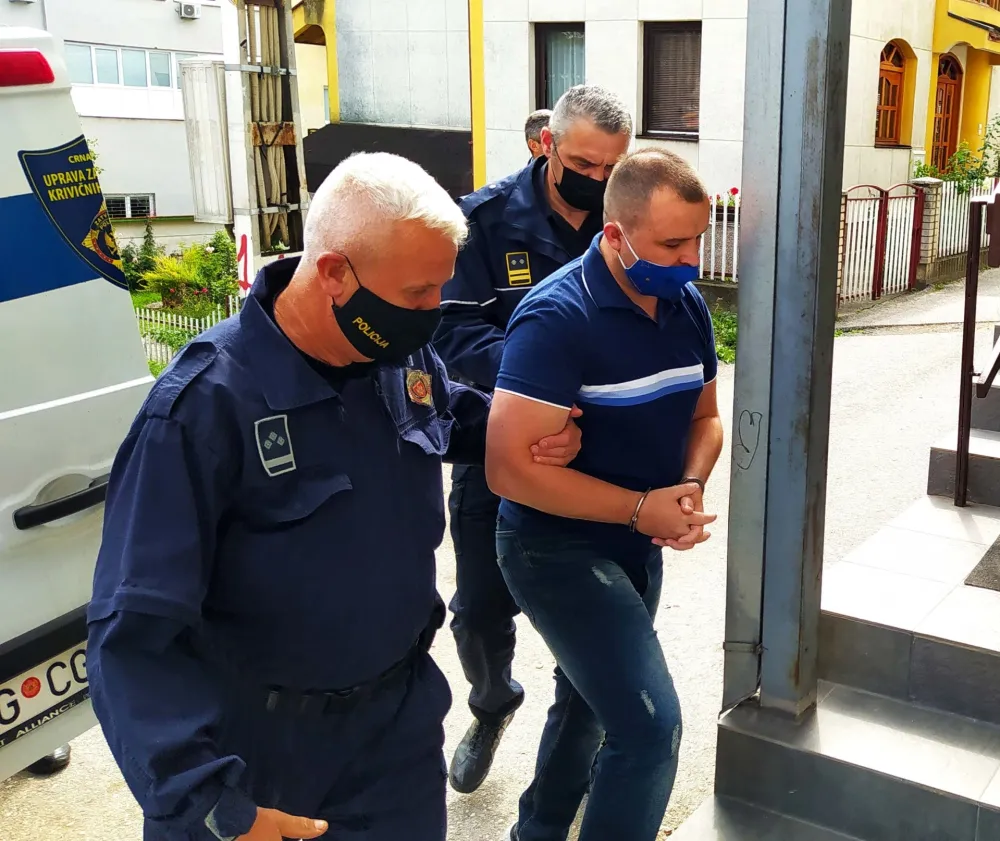 Енес Мемић тврди да није возилом убио полицајца