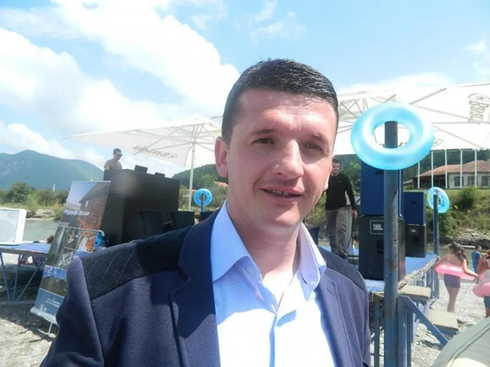 СНП: Испитати како су бивши директори школа запошљавали