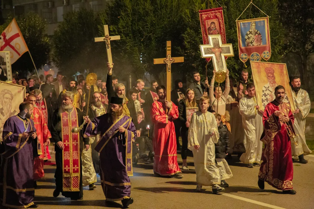 Величанствене литије сада ходе душама посматрача