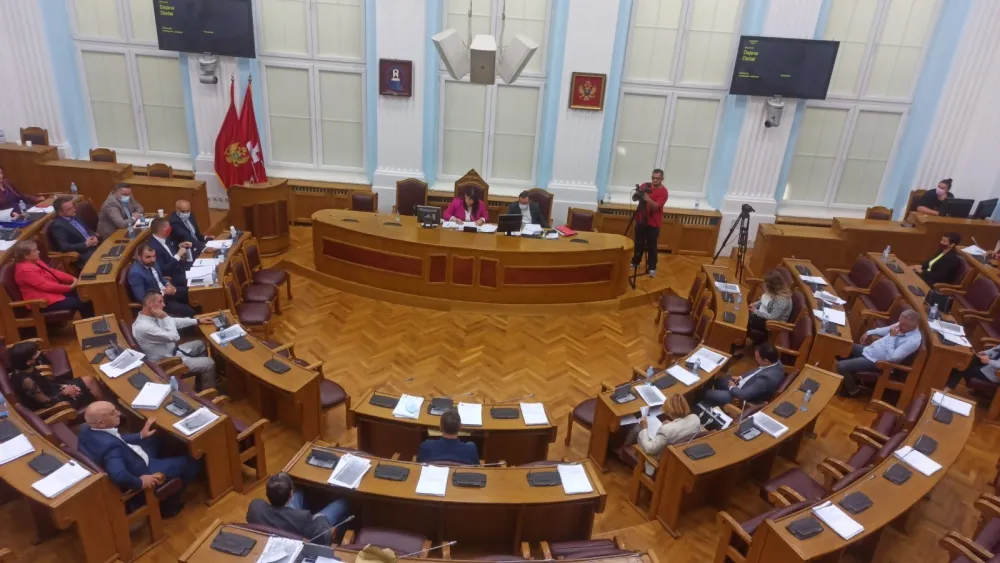 (ВИДЕО-КРАЈ) Одборници: Цетињски манастир свим вјерницима на коришћење