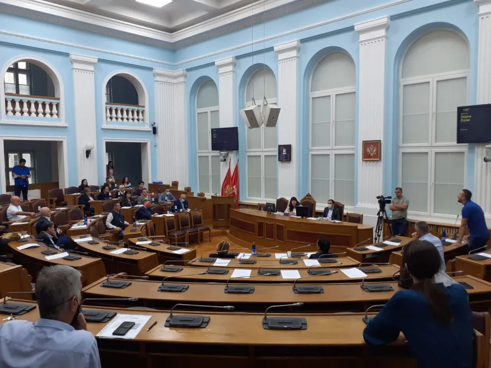(ВИДЕО) Скупштина Пријестонице подржала иницијативу за враћање Цетињског манастира ЦПЦ