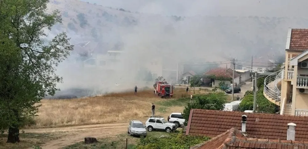 Подгорица: Мањи пожар у Загоричу, горјело растиње
