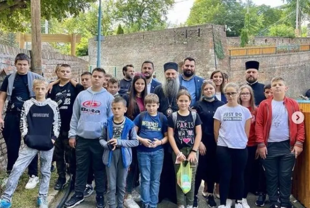Посјетили зоолошки врт: Патријарх Порфирије са дјецом из Глине и банијских села