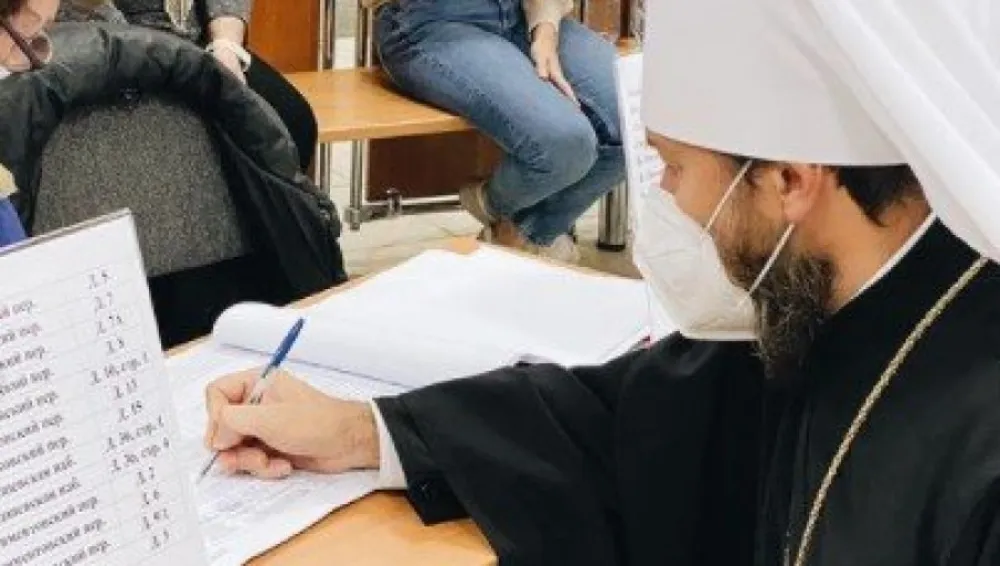 Јавно подржао Путина: Митрополит Иларион гласао на изборима