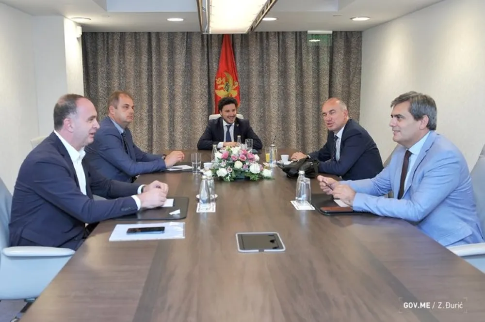 Абазовић са представницима мањинских партија о актуелној политичкој ситуацији