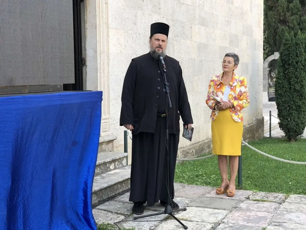 Нити милосрђа вежу небо и човјека