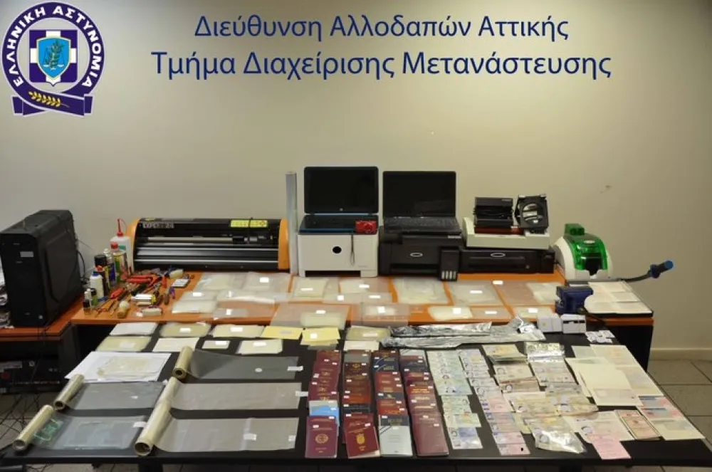 Разбијена криминална група: Посједовали лабораторију за фалсификовање докумената