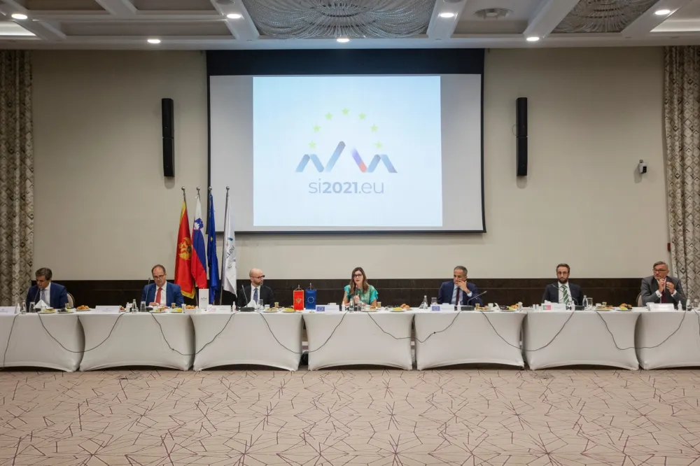 Попа: Потребан широк међупартијски дијалог
