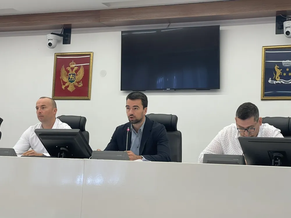 ДФ Будва: Радовић нема легитимитет, инспекција да уђе у Скупштину