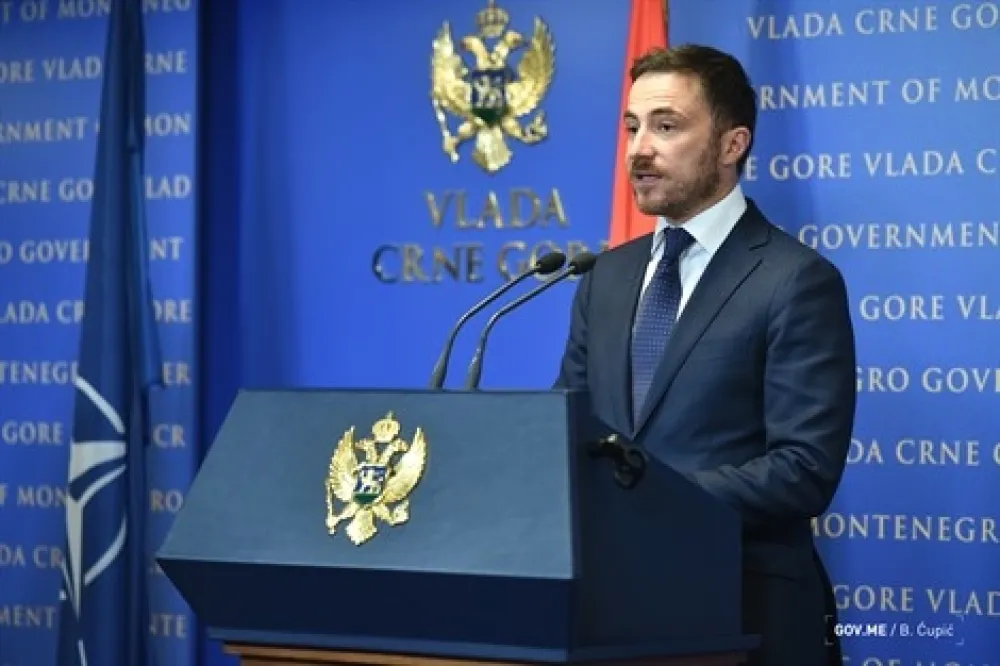 Богдановић: Шта још треба да се деси да неспособна Влада падне