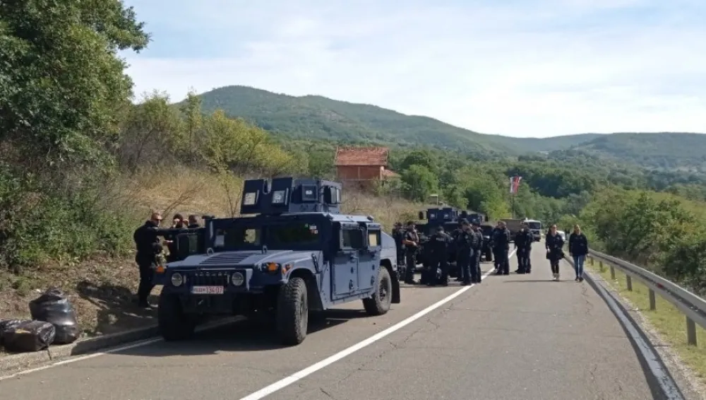 Курти послао још специјалаца: Додатне трупе код Лепосавића