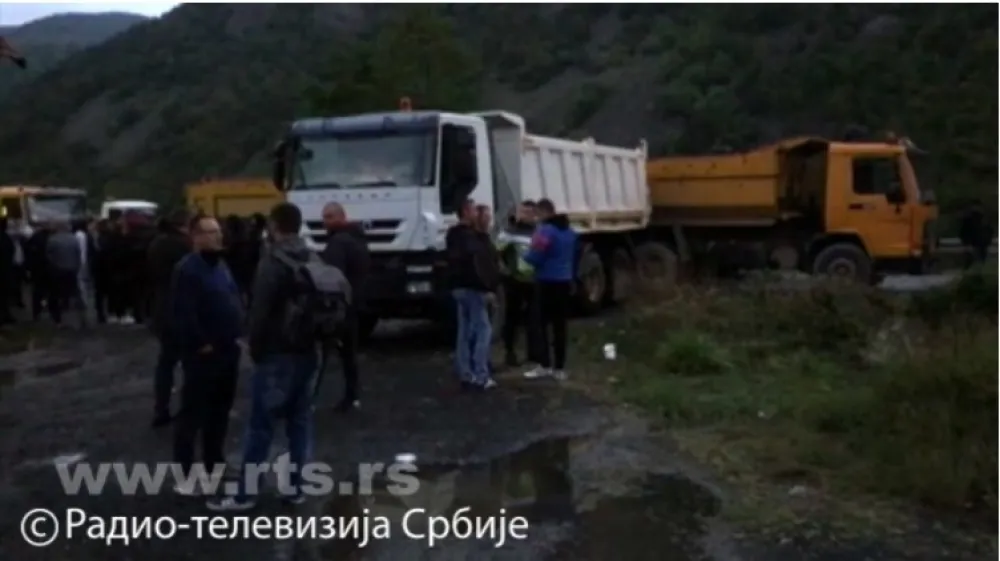 Хеликоптери Војске Србије надлијећу изнад Јариња
