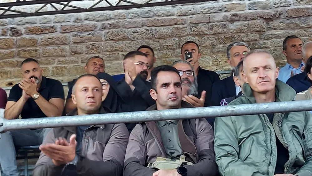 Полицајци са Цетиња на дочеку патријарха Порфирија
