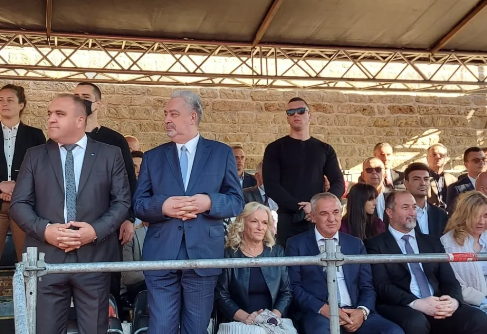 Власт крши мјере, а казне само за грађане