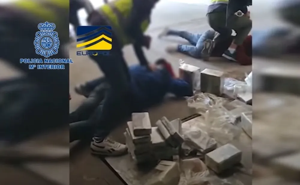 (ВИДЕО) Детаљи акције: На удару Еуропола већином "кавчани", пали због три тоне дроге