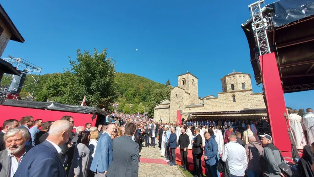 ДПС тврди да је након устоличења епископа Методија Беране постао нови кластер