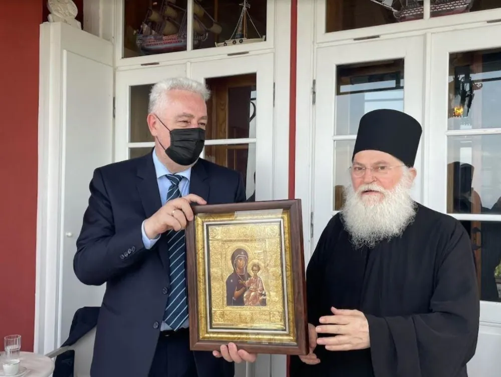 Можда и није прекршио закон: Кривокапићев пут на Свету Гору коштао мање од 50 еура?