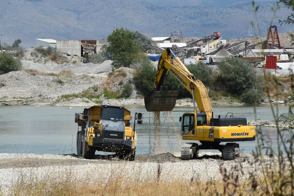 УРА осудила нападе на новинаре на обали ријеке Мораче, очекују реакцију надлежних