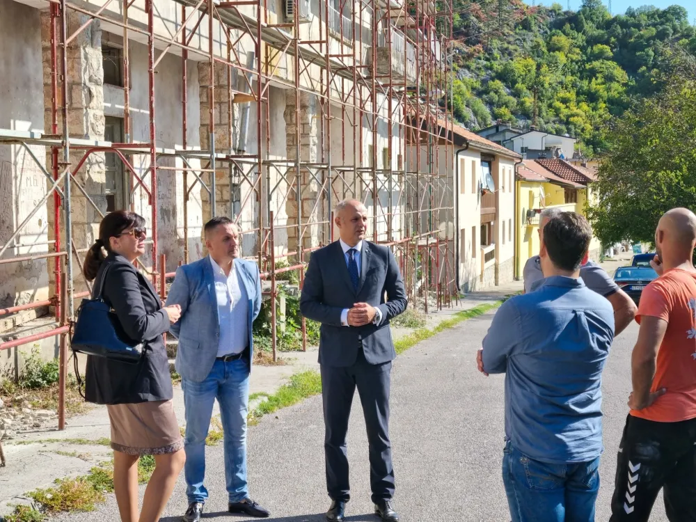 Пријестоница наставила санацију фасада на Ријеци Црнојевића