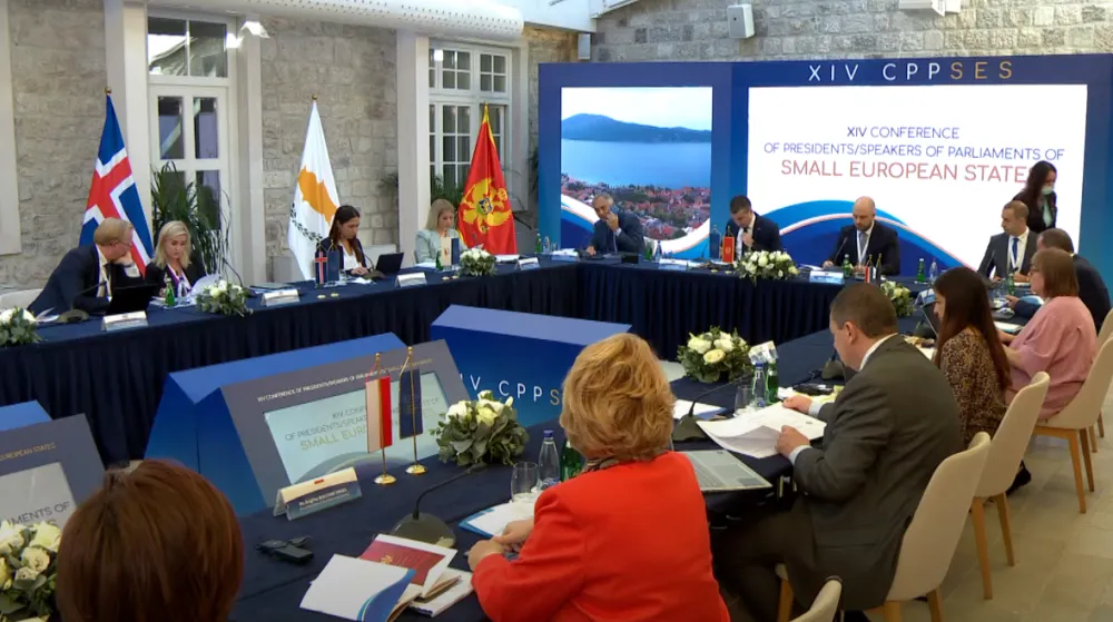 (ВИДЕО) Бечић: Ми малени, часни и поштени морамо се држати заједно, чланство у ЕУ нема алтернативу