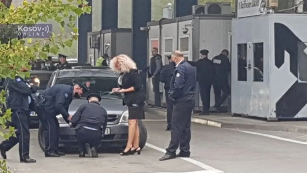 Власницима возила са српским регистарским таблицама на КиМ петак рок да преузму наљепнице